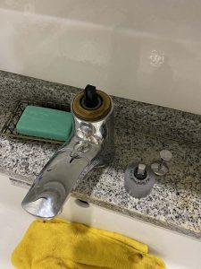 芦屋市　洗面蛇口修理　カクダイシングルレバー　カートリッジ交換