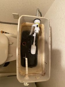 高槻市　トイレ水漏れ修理　ボールタップ故障　オーバーフロー