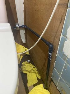 豊中市　水道管水漏れ？　トイレの給水破損　給水切替