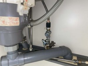 尼崎市　台所の下が水浸し　蛇口水漏れ　蛇口交換