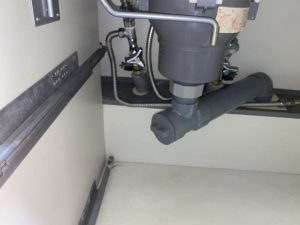 尼崎市　台所の下が水浸し　蛇口水漏れ　蛇口交換
