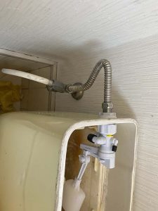 池田市　トイレ水漏れ　トイレタンク修理　ボールタップ交換　ゴムフロート