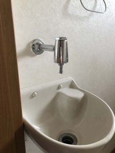 守口市　トイレ手洗い水漏れ　手洗い器　衛生水栓