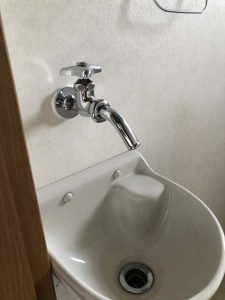 守口市　トイレ手洗い水漏れ　手洗い器　衛生水栓