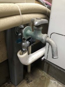 枚方市　外についてる蛇口から水漏れ　水栓柱　分岐栓　万能水栓
