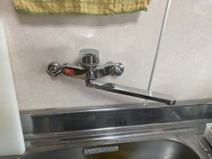 茨木市　台所蛇口水漏れ　壁付シングルレバー　蛇口交換