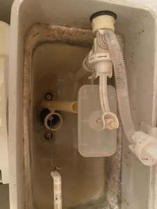 高槻市　トイレの水漏れ　INAX　サイフォン折れてる　トイレの水が止まらない