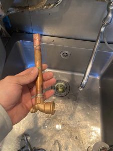 尼崎市　銅管から水漏れ　ピンホール　給湯管切換え　ロウ付け