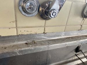 宝塚市　台所蛇口水漏れ　壁に水漏れ？