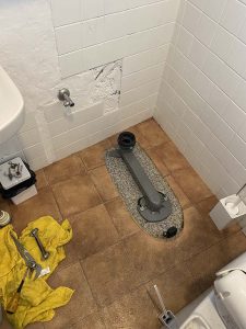 大阪市　トイレ詰まり除去　尿石取り　管内カメラ　