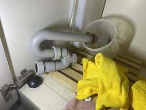 西宮市　洗面排水水漏れ　蛇口水漏れ　ポップアップ　排水トラップ