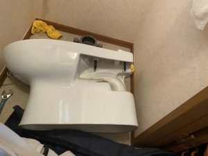 京都市　トイレ詰まり　トイレに物を落とした　便器取り外し　詰まり除去