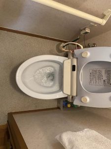 京都市　トイレ詰まり　トイレに物を落とした　便器取り外し　詰まり除去