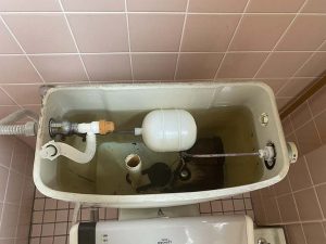 茨木市　トイレ水漏れ　水が止まらない　便器に水漏れ　ボールタップ