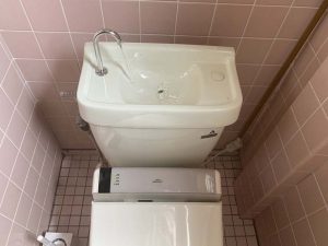 茨木市　トイレ水漏れ　水が止まらない　便器に水漏れ　ボールタップ