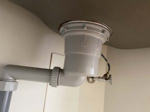 守口市　排水栓水漏れ　キッチンの提灯みたいなところから水漏れ