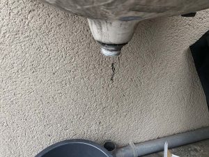 箕面市　手洗い器排水水漏れ　排水トラップ交換　金属製　
