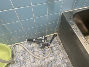 高槻市　お風呂の蛇口の水が止まらない　シングルレバー　蛇口交換