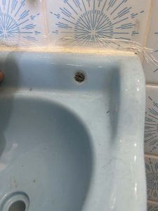 大阪市　トイレ手洗い器交換　排水が落ちてしまった　小さい手洗い器