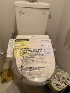 箕面市　トイレの床に水漏れ！？　ウォシュレット水漏れ　