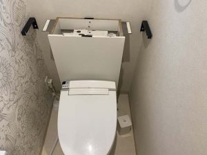 茨木市　トイレ詰まり　システムトイレ分解　便器脱着作業