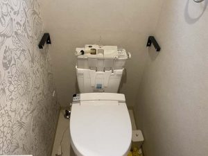 茨木市　トイレ詰まり　システムトイレ分解　便器脱着作業