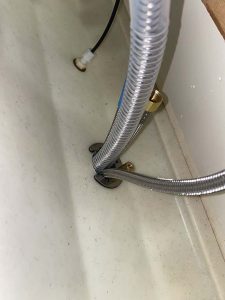 神戸市　パナソニック　ナショナル　洗面蛇口水漏れ　斜めになってる水栓