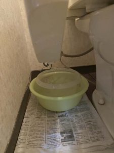 西宮市　トイレ水漏れ　トイレの床に水　ウォシュレット水漏れ