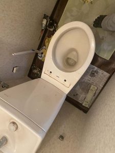 西宮市　トイレ水漏れ　トイレの床に水　ウォシュレット水漏れ