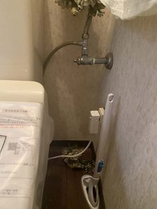 西宮市　トイレ水漏れ　トイレの床に水　ウォシュレット水漏れ