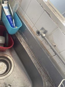 尼崎市　台所蛇口水漏れ　ポタポタ　単水栓　横自在水栓交換