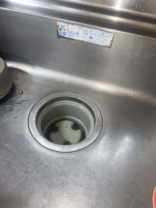 寝屋川市　台所排水水漏れ　排水栓パッキン　排水の所から水が垂れる