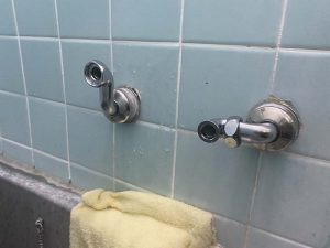 東大阪市　お風呂の蛇口交換失敗？？　持ち込み蛇口取り付け　蛇口交換
