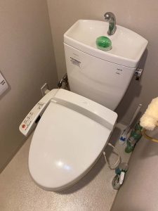 大阪市　トイレ水漏れ　床に水漏れしている　ウォシュレット水漏れ