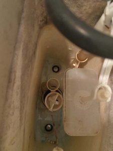 守口市　INAX　サイフォン折れ　水漏れ　トイレ交換工事