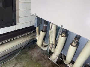 大阪市　電気温水器水道管破裂　エコキュート　ヒートポンプに行く配管