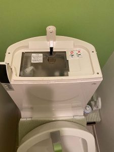 京都市　トイレ水漏れ　一体型　TOTO 　ZC　排水弁交換