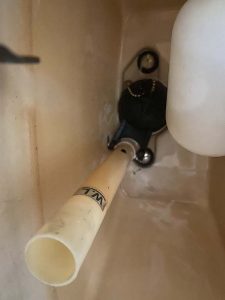 大阪市』トイレ水漏れ　水漏れ修理　ゴムフロート交換　便器に水漏れ