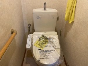 枚方市　トイレ水漏れ？　トイレの床水漏れ　温水暖房便座　ウォシュレット交換