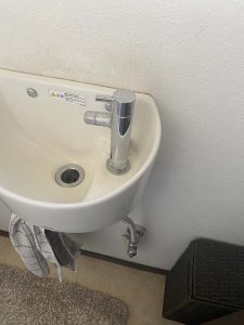 枚方市　TOTO　TLC11C１　開閉弁交換　手洗い単水栓　トイレ手洗い
