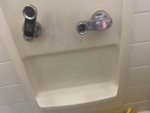 枚方市　お風呂の蛇口水が出ない　蛇口水漏れ　水漏れ修理　蛇口交換　壁付混合栓
