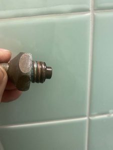 寝屋川市　お風呂の蛇口の水が止まらない　水漏れ修理　スピンドル　ケレップ　パッキン