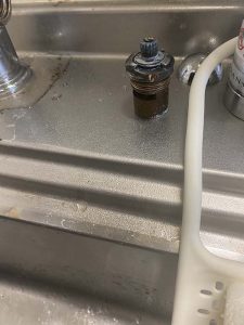 大阪市　浄水器用蛇口水漏れ　蛇口修理　開閉バルブ　カートリッジ